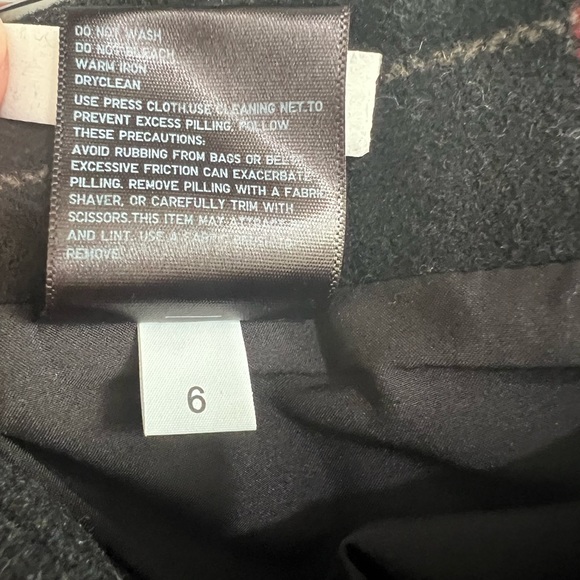 UNI QLO Woman mini skirt White stripe back zip, Size 6 - Picture 7 of 7